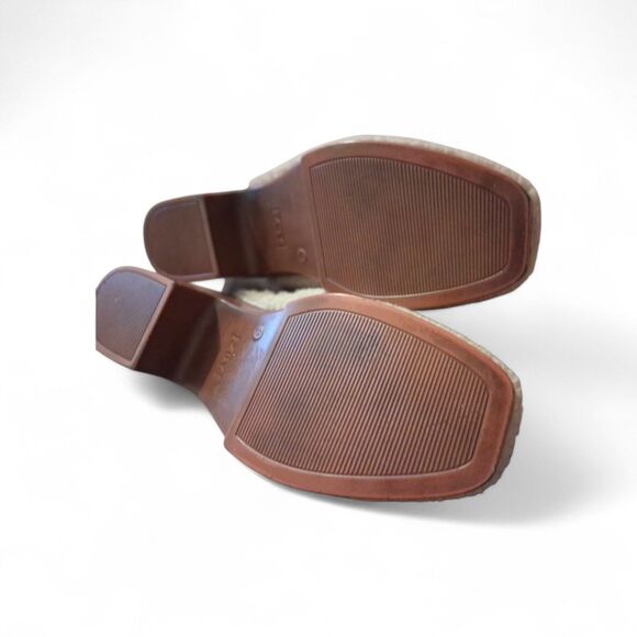 ZBY Clogs Size 9 Platform Fleece Beige Heels Winter Minimalist - Picture 9 of 10